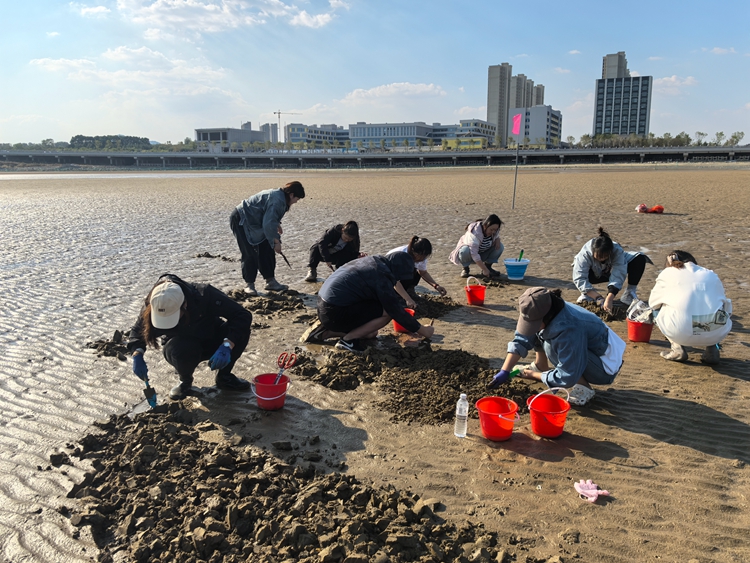 青岛中邦凌10月启动会挖嘎啦