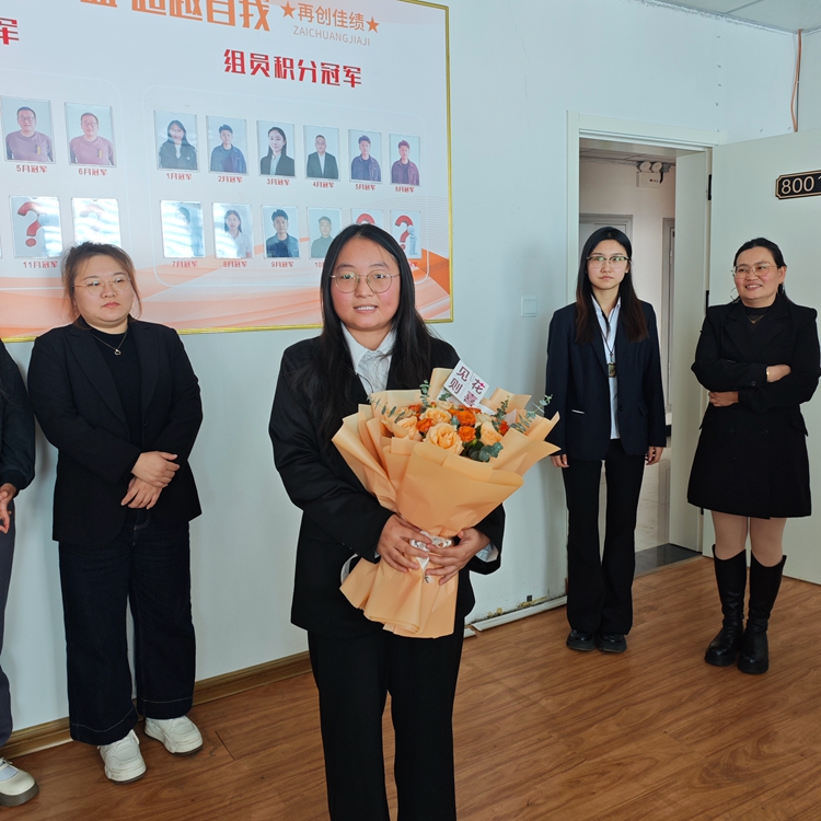 青岛安捷能庆贺同事入职一周年