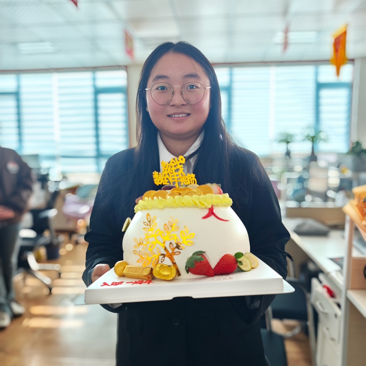 青岛安捷能庆贺同事入职一周年