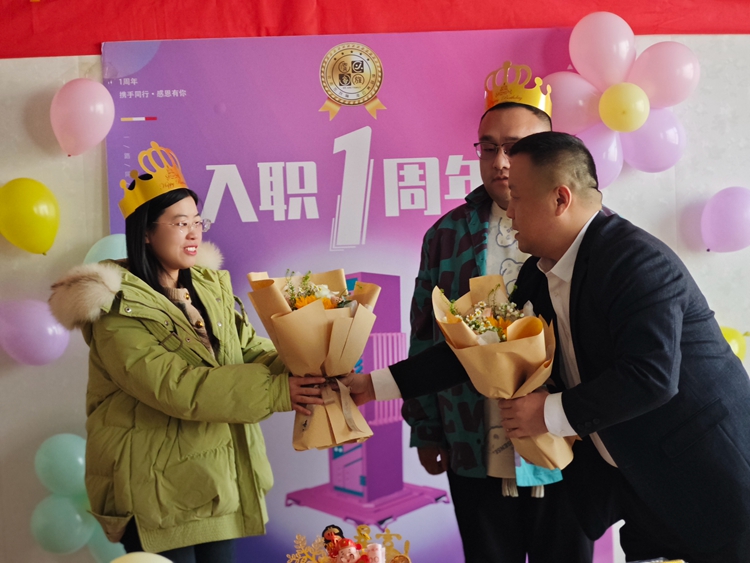 情暖职场——青岛安捷能庆贺员工入职一周年纪念！