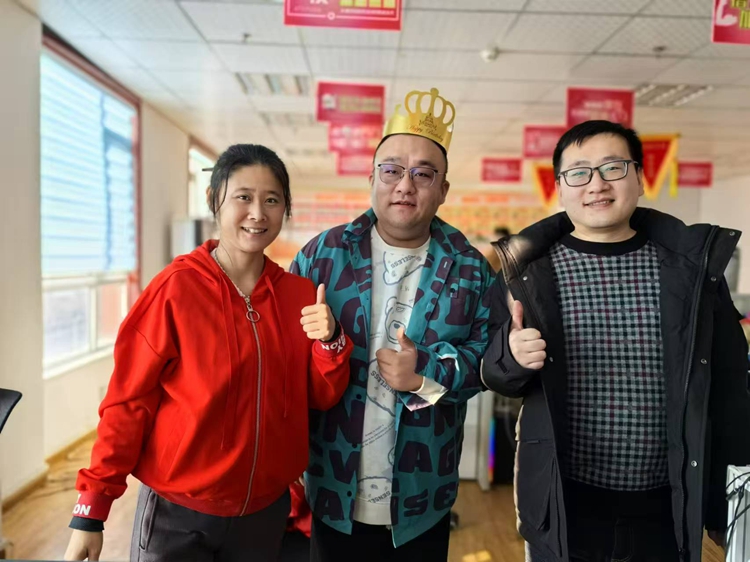 情暖职场——青岛安捷能庆贺员工入职一周年纪念！