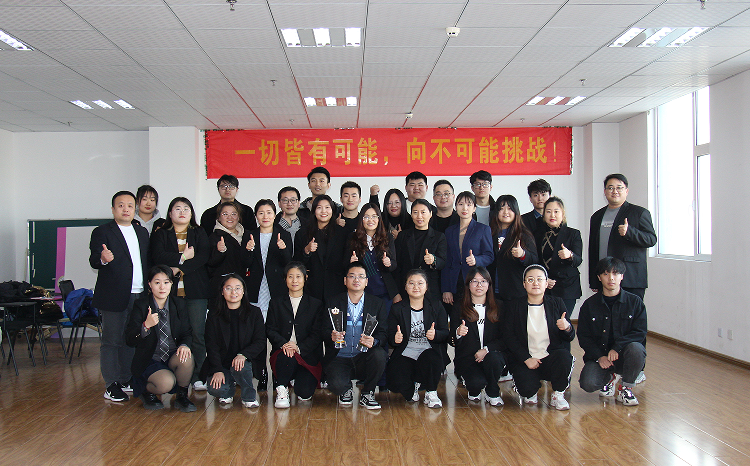 强化企业文化，共享成绩，游戏抽奖环节欢聚一堂