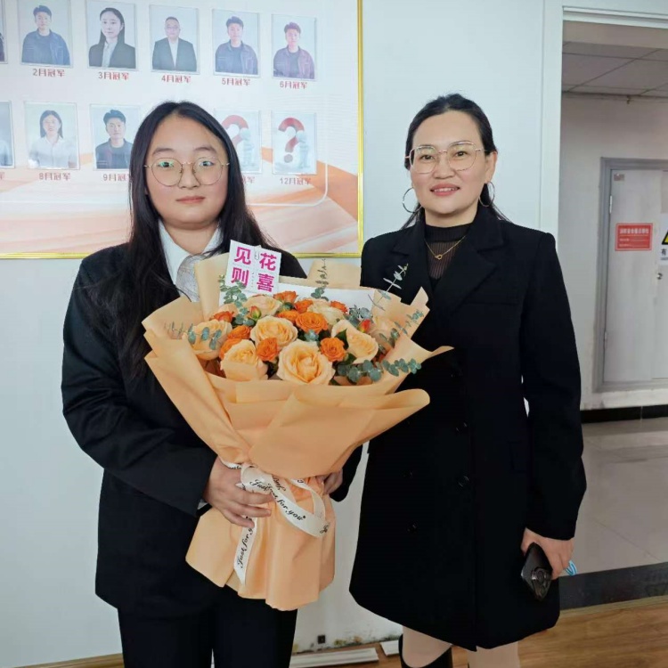 青岛安捷能庆贺同事入职一周年——共贺成长，闪耀团队之光   